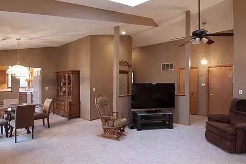 825 E Post Rd SE, Cedar Rapids, IA 52403 photo 12