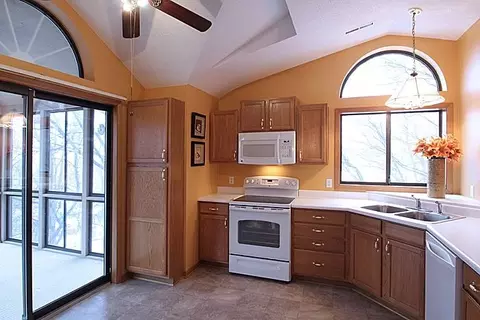 825 E Post Rd SE, Cedar Rapids, IA 52403 photo 14