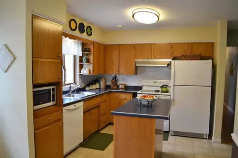 3105 G Ave NE, Cedar Rapids, IA 52402 photo 5