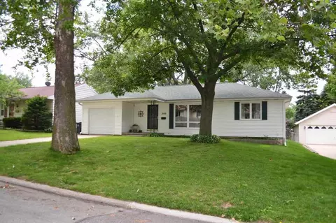 3105 G Ave NE, Cedar Rapids, IA 52402 photo 2