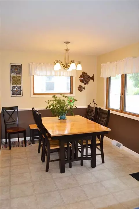 3105 G Ave NE, Cedar Rapids, IA 52402 photo 9