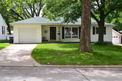 3105 G Ave NE, Cedar Rapids, IA 52402 photo 1