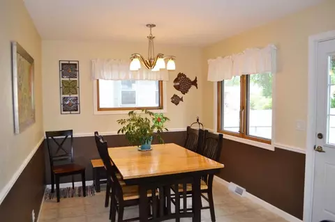 3105 G Ave NE, Cedar Rapids, IA 52402 photo 8