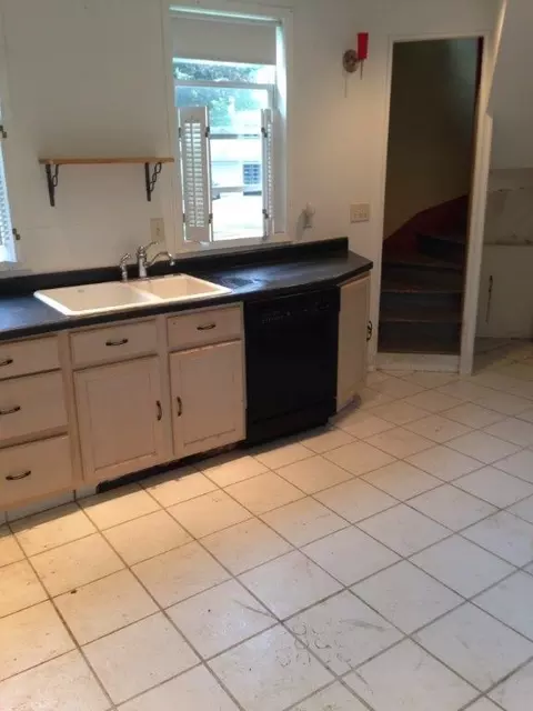 213 E 9th St, Tipton, IA 52772 photo 2