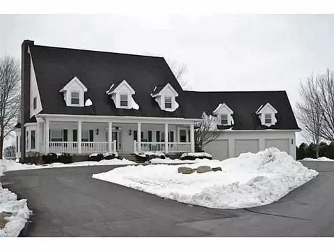 2397 E Wright Brothers Blvd, Cedar Rapids, IA 52404 photo 1