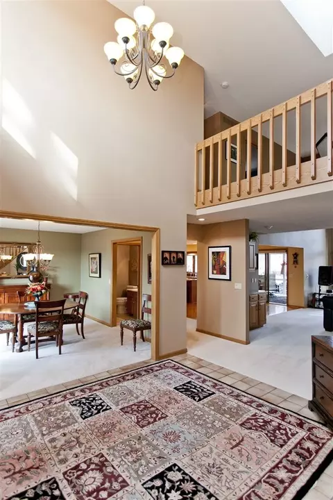 4530 Doe Run Dr, Cedar Rapids, IA 52411 photo 2