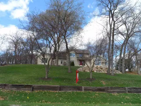 4530 Doe Run Dr, Cedar Rapids, IA 52411 photo 1