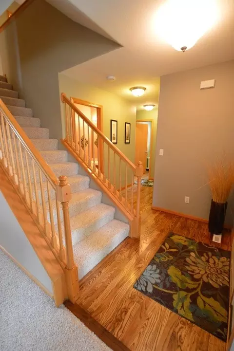 5913 Spring View Ct NE, Cedar Rapids, IA 52411 photo 2