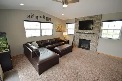5913 Spring View Ct NE, Cedar Rapids, IA 52411 photo 9