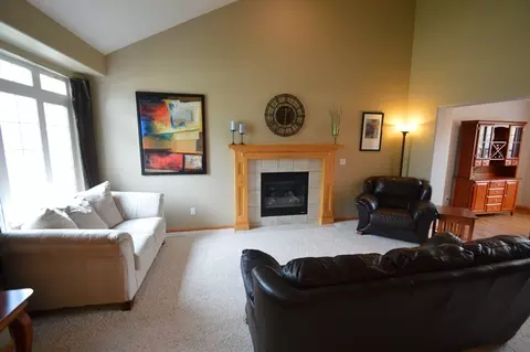 5913 Spring View Ct NE, Cedar Rapids, IA 52411 photo 3