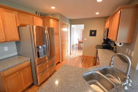 5913 Spring View Ct NE, Cedar Rapids, IA 52411 photo 4