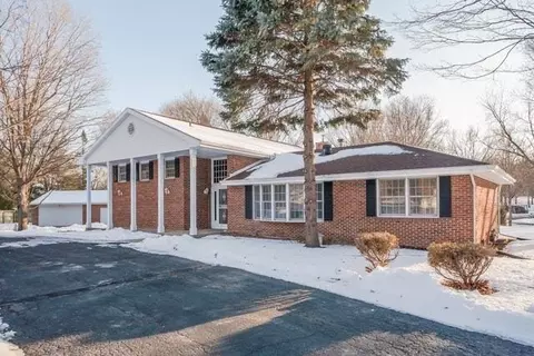 4501 Deer View Rd, Cedar Rapids, IA 52411 photo 1