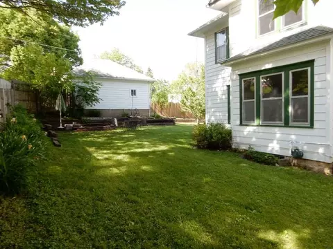 111 E 3rd St, Riverside, IA 52327 photo 5