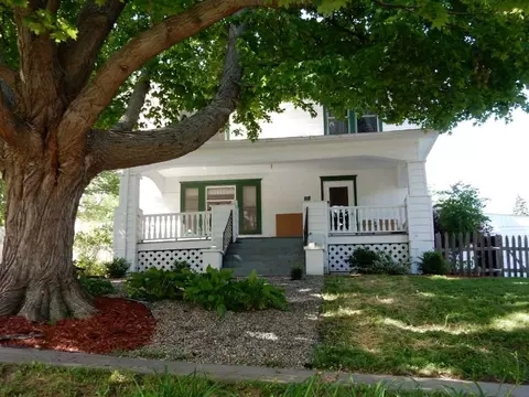 111 E 3rd St, Riverside, IA 52327 photo 2