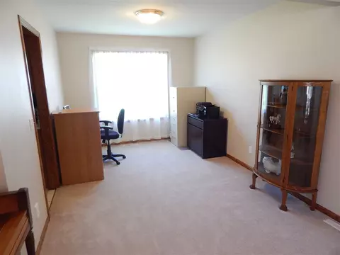 1135 Glendale Ln, Ely, IA 52227 photo 3