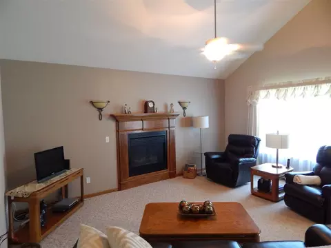 1135 Glendale Ln, Ely, IA 52227 photo 4