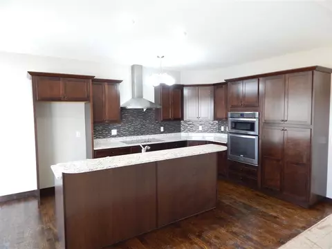 2065 Fieldcrest Ln, Ely, IA 52227 photo 3