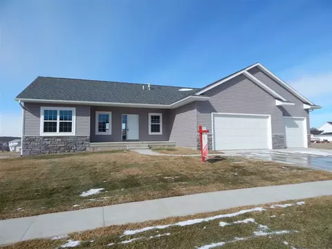 2065 Fieldcrest Ln, Ely, IA 52227 photo 1