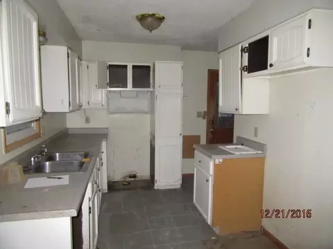100 S Ely St, Walker, IA 52352 photo 5