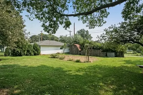 160 E 3rd St, Riverside, IA 52327 photo 2