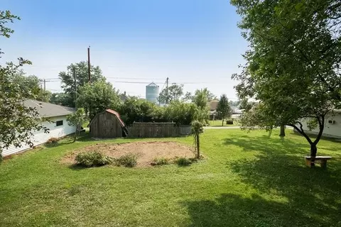 160 E 3rd St, Riverside, IA 52327 photo 4