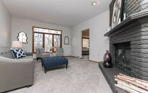 3227 Riverpointe Cir NE, Cedar Rapids, IA 52411 photo 2