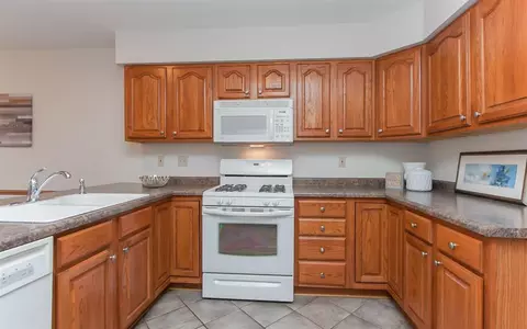 3227 Riverpointe Cir NE, Cedar Rapids, IA 52411 photo 6
