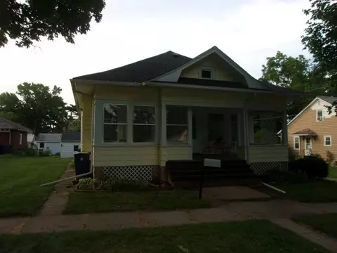 404 E 4th St, Tipton, IA 52772 photo 3