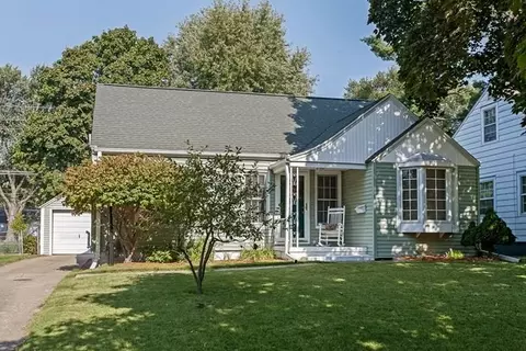 2420 E Ave NE, Cedar Rapids, IA 52402 photo 1