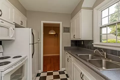 2420 E Ave NE, Cedar Rapids, IA 52402 photo 9