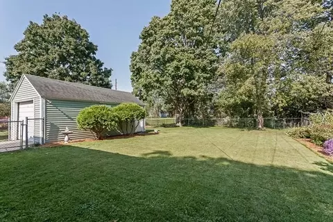 2420 E Ave NE, Cedar Rapids, IA 52402 photo 2