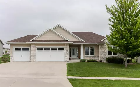 2830 Twinleaf Rd, Robins, IA 52328 photo 1