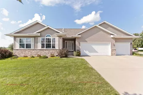 2165 Hillside Dr, Ely, IA 52227 photo 2