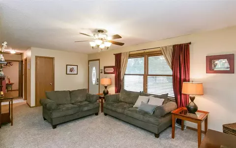 1520 North Dr, Ely, IA 52227 photo 2