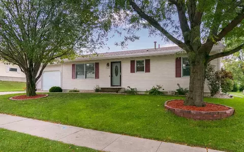 1520 North Dr, Ely, IA 52227 photo 1