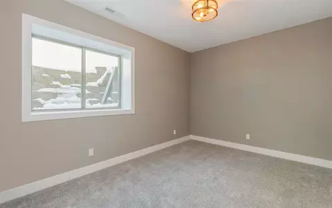 6402 NE Michael Dr, Cedar Rapids, IA 52411 photo 23