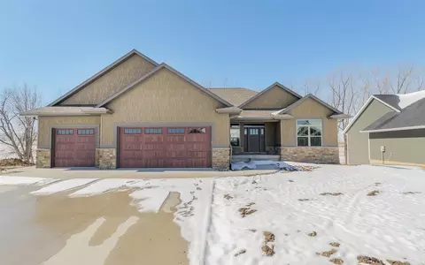 6402 NE Michael Dr, Cedar Rapids, IA 52411 photo 3