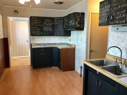 4722 E Avenue NE, Cedar Rapids, IA 52402 photo 9