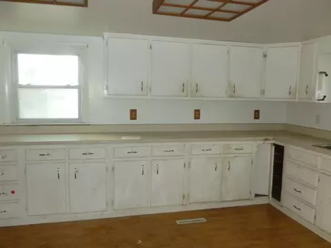 110 E 6th St, Wilton, IA 52778 photo 9