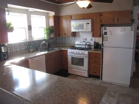 504 E 4th St, Tipton, IA 52772 photo 9