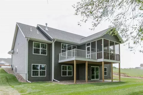 6318 Michael Dr NE, Cedar Rapids, IA 52411 photo 5
