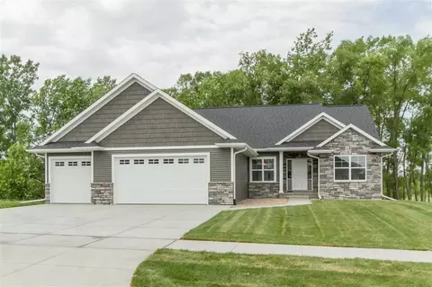 6318 Michael Dr NE, Cedar Rapids, IA 52411 photo 1