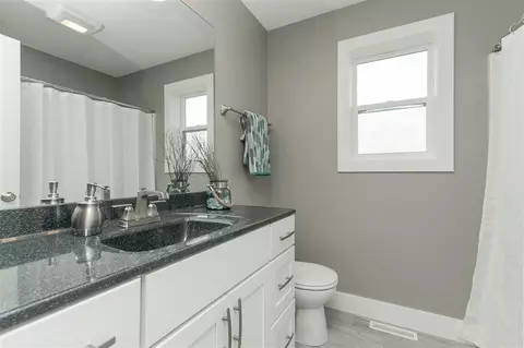 6318 Michael Dr NE, Cedar Rapids, IA 52411 photo 3