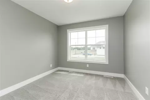 6318 Michael Dr NE, Cedar Rapids, IA 52411 photo 2