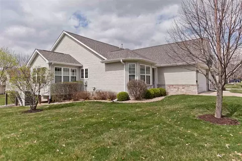 4025 N Willowbend Rd NE, Cedar Rapids, IA 52411 photo 1