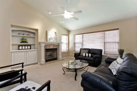 4025 N Willowbend Rd NE, Cedar Rapids, IA 52411 photo 9