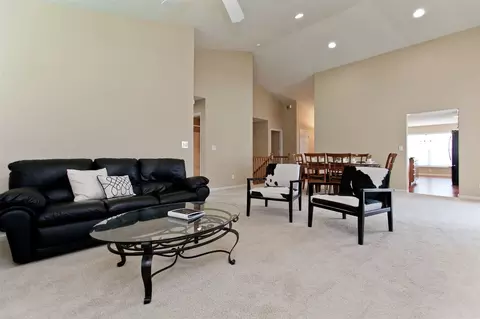 4025 N Willowbend Rd NE, Cedar Rapids, IA 52411 photo 8
