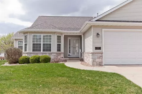 4025 N Willowbend Rd NE, Cedar Rapids, IA 52411 photo 3