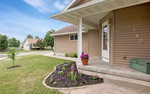 1540 Ranmar Ct, Ely, IA 52227 photo 2