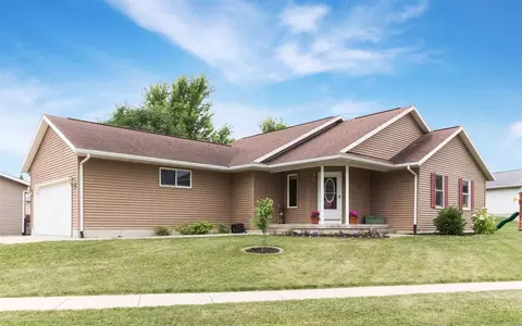 1540 Ranmar Ct, Ely, IA 52227 photo 1